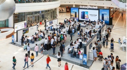 영등포 타임스퀘어 아뜨리움 광장에서 운영 중인 ‘갤럭시 노트8’ 체험존 ‘갤럭시 스튜디오’ 전경