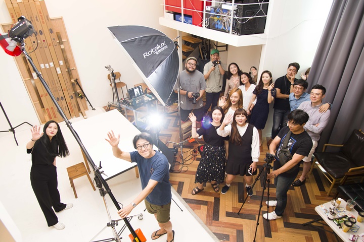 화보 촬영 현장 썸네일