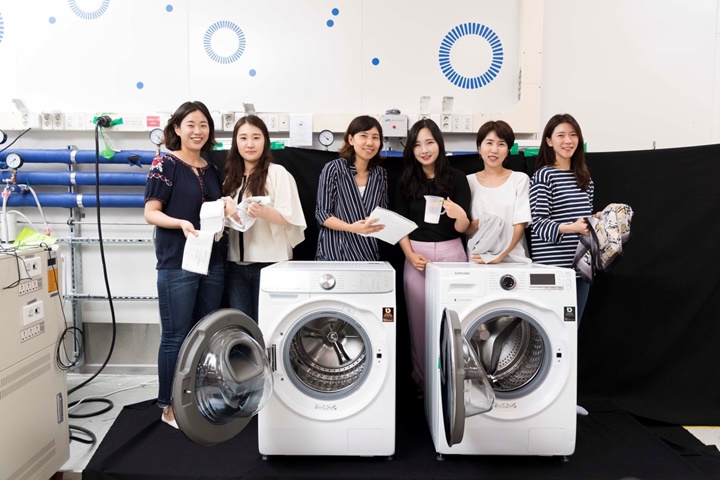 ▲삼성전자 생활가전 사업부 선행개발팀 세탁기 선행 개발랩 (왼쪽부터) 이지유씨, 이희선씨, 방은숙씨, 김새진씨, 이보람씨, 우지현씨