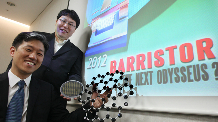 '꿈의 신소재' 그래핀을 활용한 새로운 트랜지스터 구조를 개발하여 실리콘 한계 극복하고 미래 트랜지스터 개발 가능성 높여