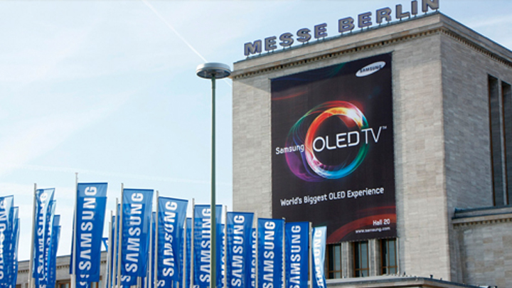 독일 베를린에서 열리는 IFA 2012 개막 앞두고 옥외광고 설치