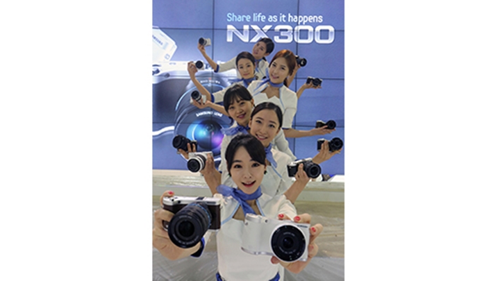 차세대 미러리스 카메라 'NX300' 등 삼성의 최첨단 광학 기술 선보여