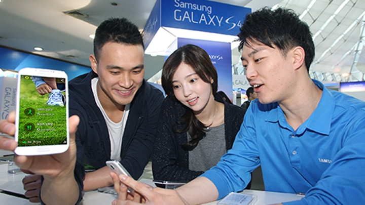 '삼성 갤럭시 S4' 국내 출시 기념 소비자 체험 행사 실시