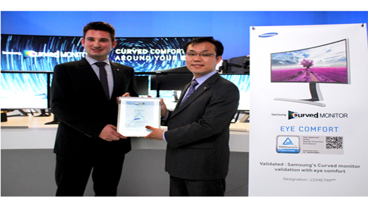 커브드 화질, 눈의 피로도 줄이고 시각적 편안함 선사한다고 평가