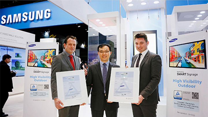 독일 TUV 라인란드로부터 에너지 저감과 스마트 사이니지 아웃도어 모델의 야외 시인성 검증 받아