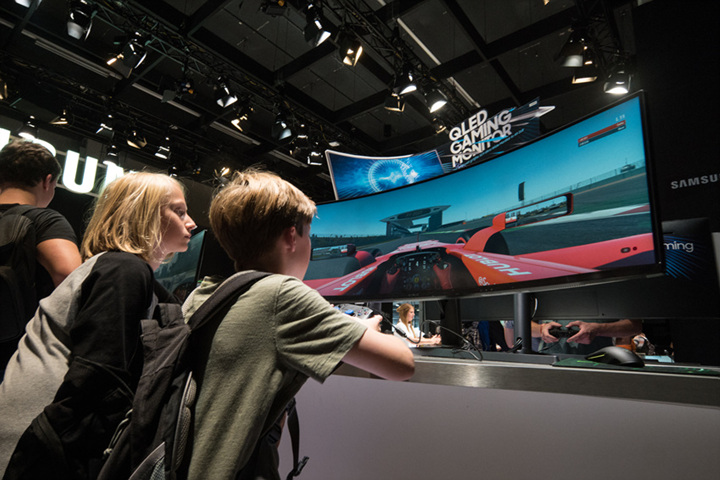 게임스컴에서 만난 CHG90