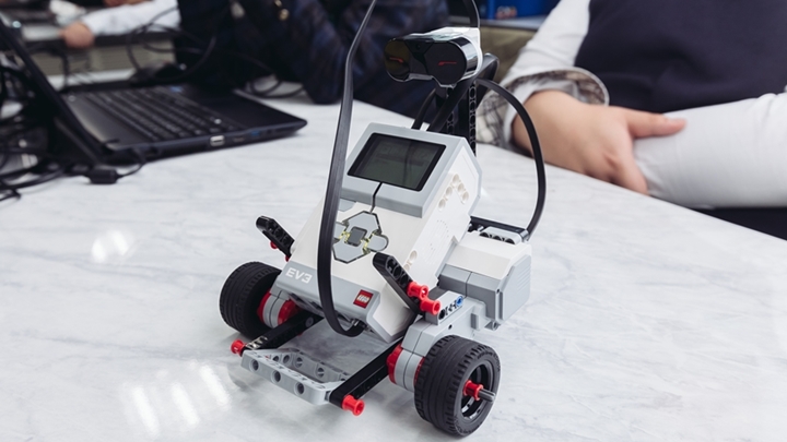 로봇 꿈나무 교실에서 사용한 Mindstorm EV3 로봇 키트
