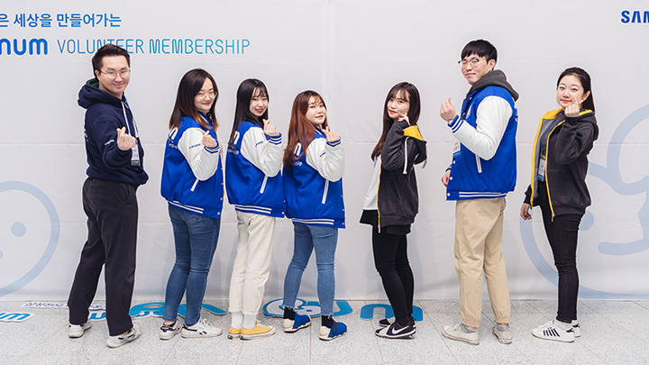 포즈를 취하고 있는 6기 삼성전자 대학생나눔봉사단 학생들