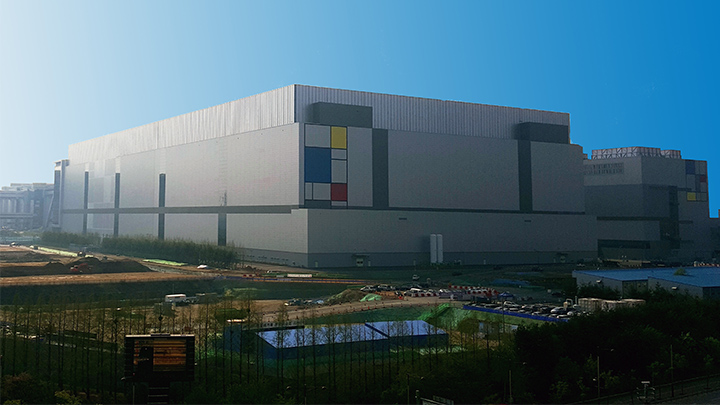 삼성전자의 경기도 화성시 파운드리 제조라인 전경.