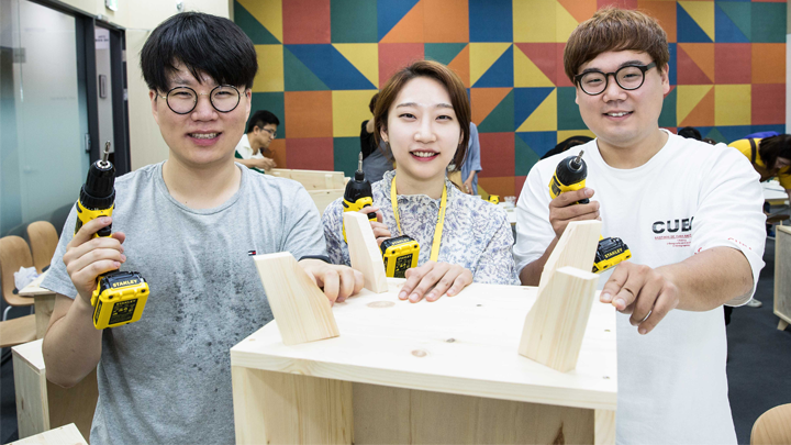 클래스를 즐기는 삼성전자 임직원들의 모습