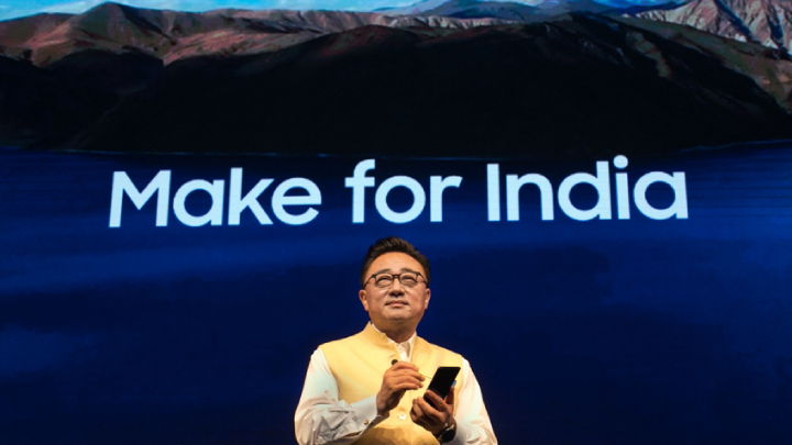 22일(현지시간) 인도 구루가온에서 열린 ‘갤럭시 노트9’ 출시 행사에서 삼성전자 IM부문장 고동진 사장이 제품을 소개하는 모습