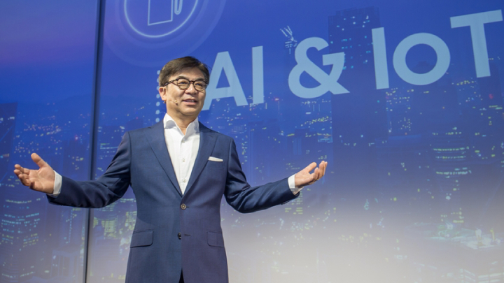 삼성전자 김현석 대표이사가 IFA 2018 프레스 컨퍼런스에서 발표를 하고 있다.