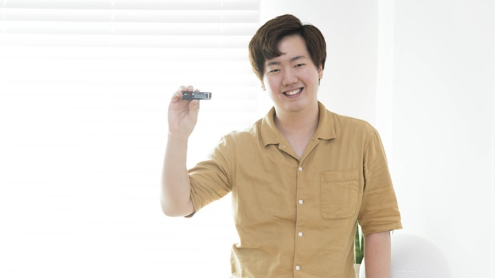 환하게 웃고 있는 하지원 씨