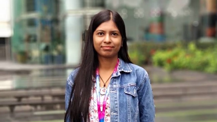 ▲삼성전자 델리연구소 사옥 앞에서 포즈를 취한 수피 아프로자 나스린. 올 1월 입사한 그는 AV소프트웨어그룹 소속 엔지니어로 근무하고 있습니다