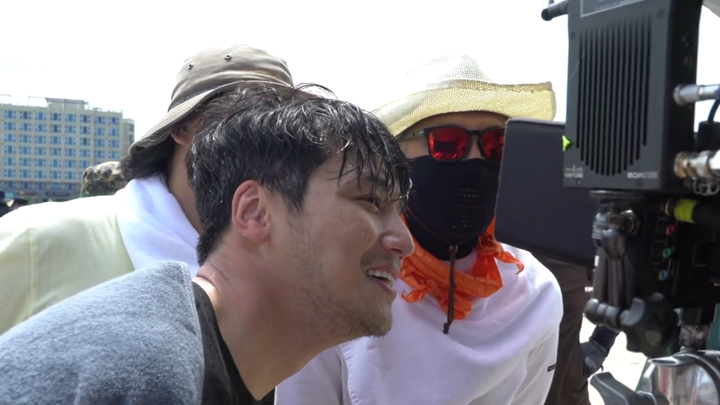 별리섬 촬영 중인 변요한