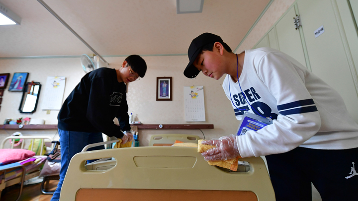 봉사하는 아이들