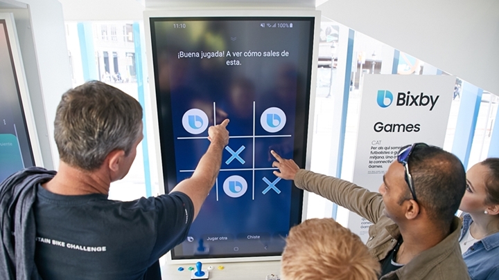 빅스비 스튜디오를 체험하는 모습