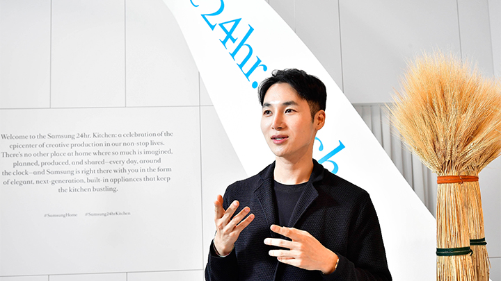 푸오리살로네 삼성부스에 있는 양태오씨