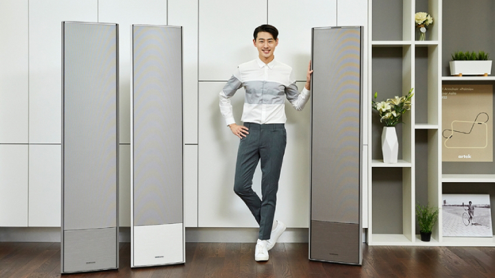 삼성전자 모델이 ‘무풍에어컨’ 갤러리의 신규 라인업을 소개하고 있다.