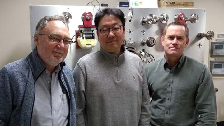 서울대 전기정보공학부 한승용 교수 (가운데)