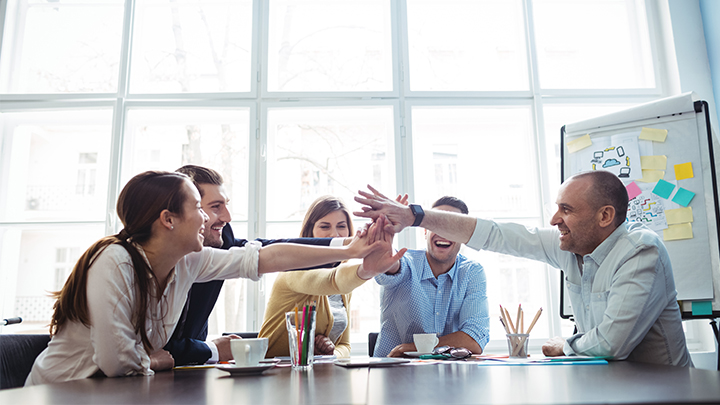 회의하는 사람들