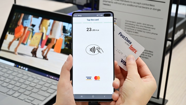 소프트포스로 결제하는 모습