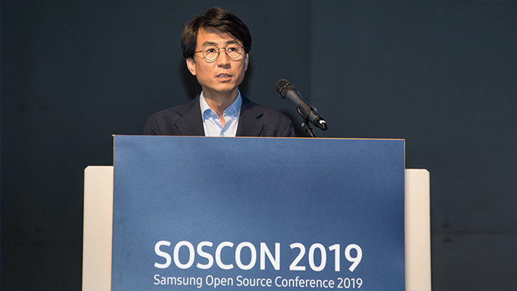 16일 삼성전자 서울 R&D 캠퍼스에서 열린 ‘삼성 오픈소스 콘퍼런스’에서 삼성리서치 조승환 부사장이 환영사를 하고 있다.
