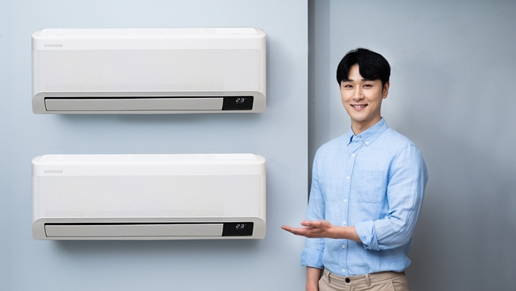 삼성전자 모델이 삼성디지털프라자 삼성대치점에서 무풍에어컨 '방방멀티' 패키지를 소개하고 있다.