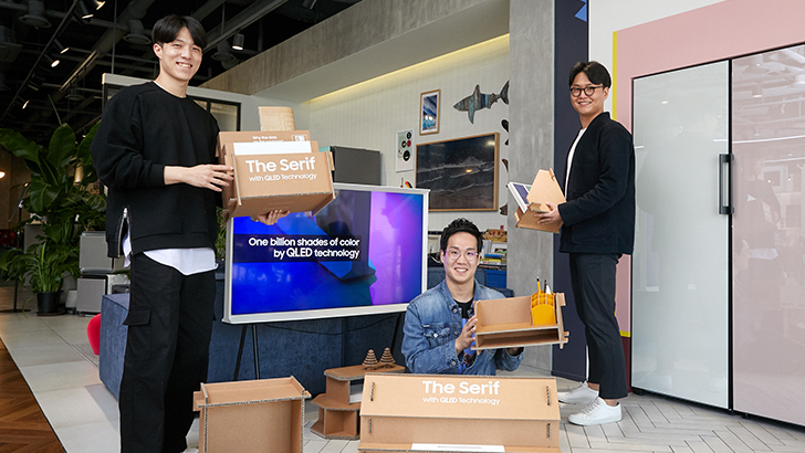 실제 에코 패키지를 들고 있는 디자이너들. 왼쪽부터 황수현, 손성도, 윤대희 씨