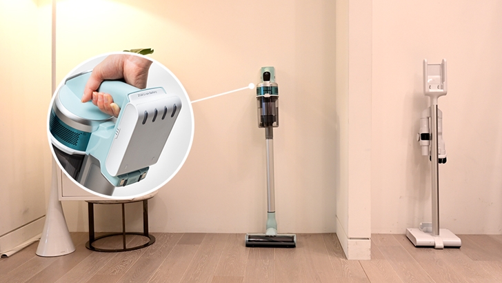 삼성 제트가 쉽게 넘어지지 않는 비밀 어디서든 손쉽게 세워 놓을 수 있도록 배터리에 부착된 고무 디테일