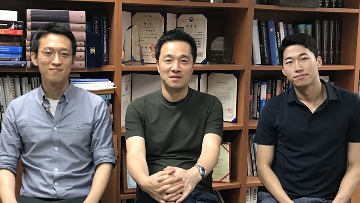 왼쪽부터 김선기 박사 (1저자), 남좌민 교수 (교신저자), 서진영 학생 (공동저자)
