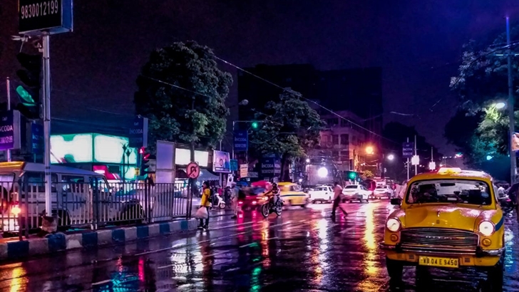 어두운 밤을 밝히는 캘커타의 야경, 로힛 가더