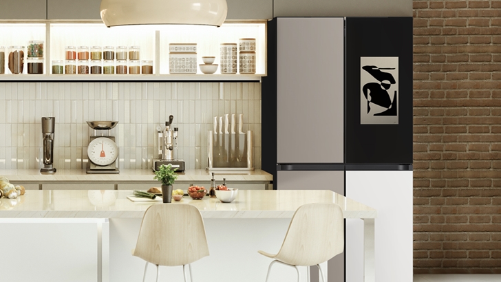 삼성전자의 디자인 철학을 보여주는 가전들이 배치된 주방 인테리어