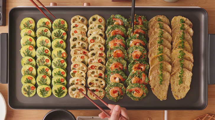 더 플레이트 전용 용기에 담긴 모둠전 4종