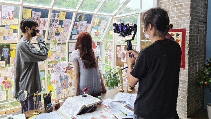 삼성 '갤럭시 S20'으로 단편 영화 ≪하트 어택(Heart Attack)≫를 촬영하는 모습