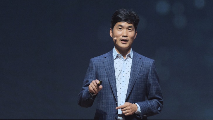 정면을 바라보며 이야기 하는 삼성리서치 승현준 소장(사장)