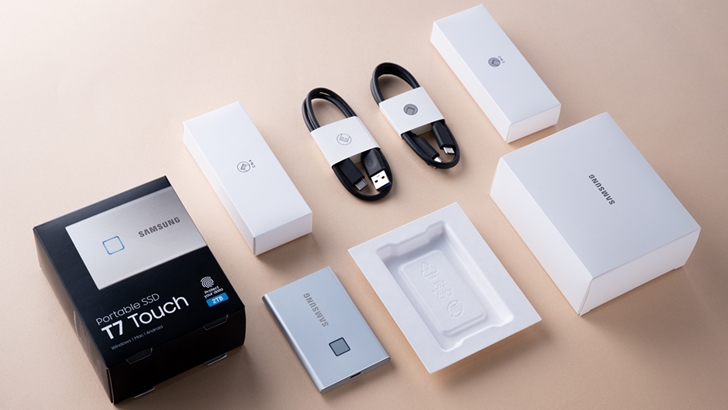 포터블 SSD T7 구성품들을 나열해놓은 이미지