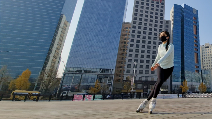 갤럭시 노트20으로 담아낸 인라인 스케이팅 타는 모습