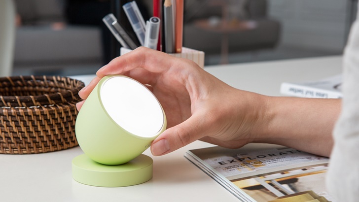 '루플'이 개발한 멜라토닌 생성을 억제 또는 촉진해주는 휴대용 햇빛 솔루션 '올리'