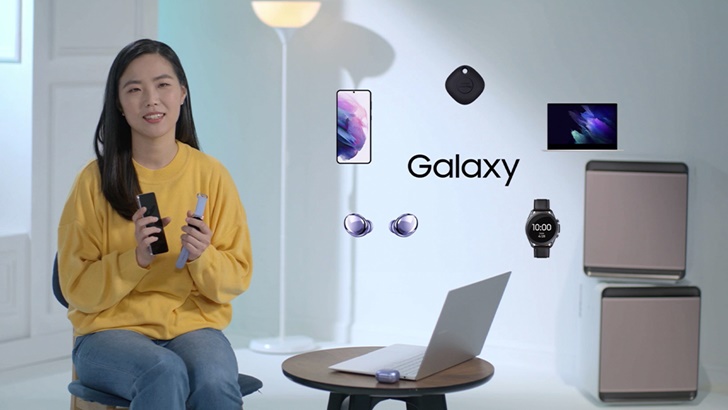 갤럭시 제품에 대해 설명하는 삼성 임직원