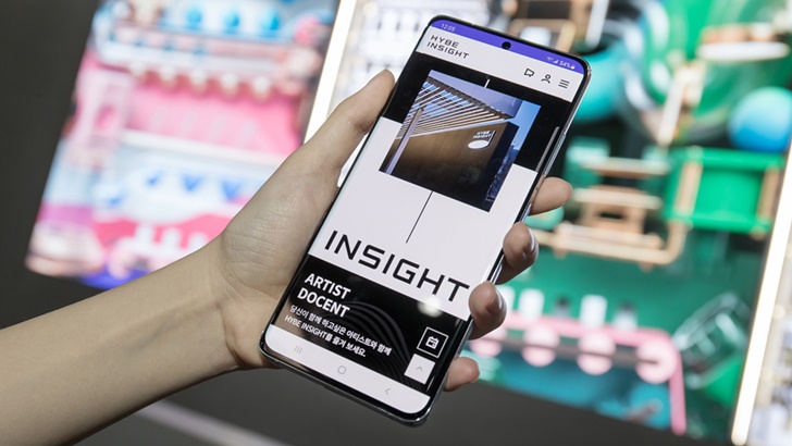 '아티스트 도슨트' 등 관람객에게 전시 경험을 제공하는 '갤럭시 S21' 시리즈