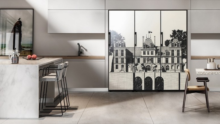 티보 에렘이 디자인한 프랑스 '퐁텐블로 성(Fontainebleu)' 도어 패널 디자인이 적용된 비스포크 냉장고