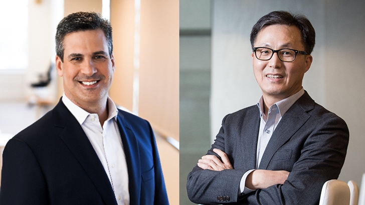 크리스 워커 인텔 부사장 겸 모바일 클라이언트 플랫폼 그룹 총괄, 삼성전자 무선사업부 NC 개발팀장 김학상 부사장(왼쪽부터)