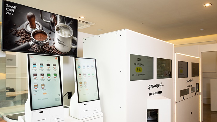 커피에 반하다애 설치된 삼성 키오스크 전경