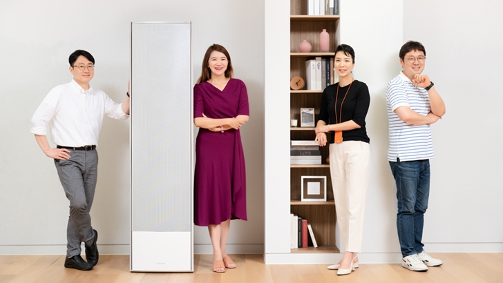 2021년형 비스포크 무풍갤러리를 담당한 삼성전자 생활가전사업부 황준 엔지니어, 이경주 프로, 정세훈 디자이너, 정창우 엔지니어(왼쪽부터)