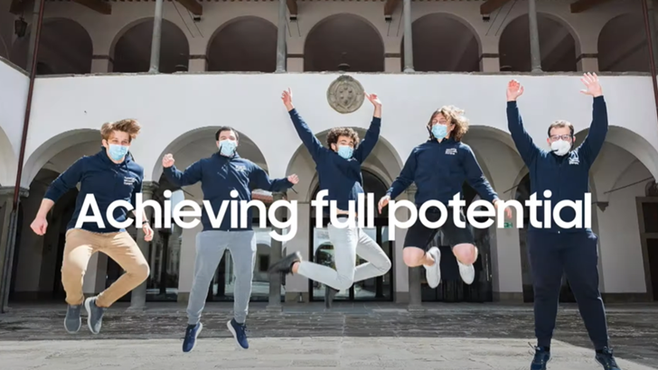 Achieving full potential 힘차게 점프하는 청소년들