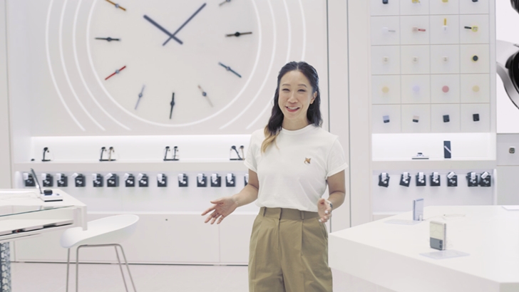 언팩 행사에서 발표하는 삼성전자 무선사업부 박유니 프로