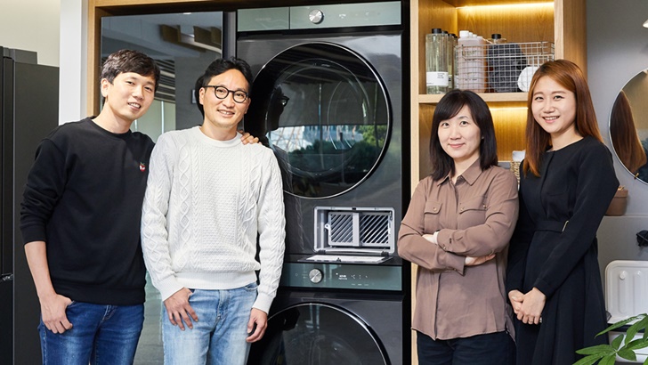▲ 삼성 비스포크 그랑데 건조기 AI 제습 키트를 탄생시킨 삼성전자 생활가전사업부 명성렬, 신누리, 정승은, 김다예 프로(왼쪽부터)