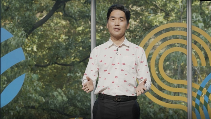 삼성 소프트웨어 개발자 콘퍼런스 환영사를 진행하는 모습