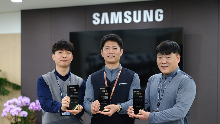 '2021년 CS 달인'에 선정된 경기도 안산센터 휴대폰 엔지니어 김태종, 전남 목포센터 가전 엔지니어 조영길, 부산 사하센터 케어마스터 김성률 (왼쪽부터)